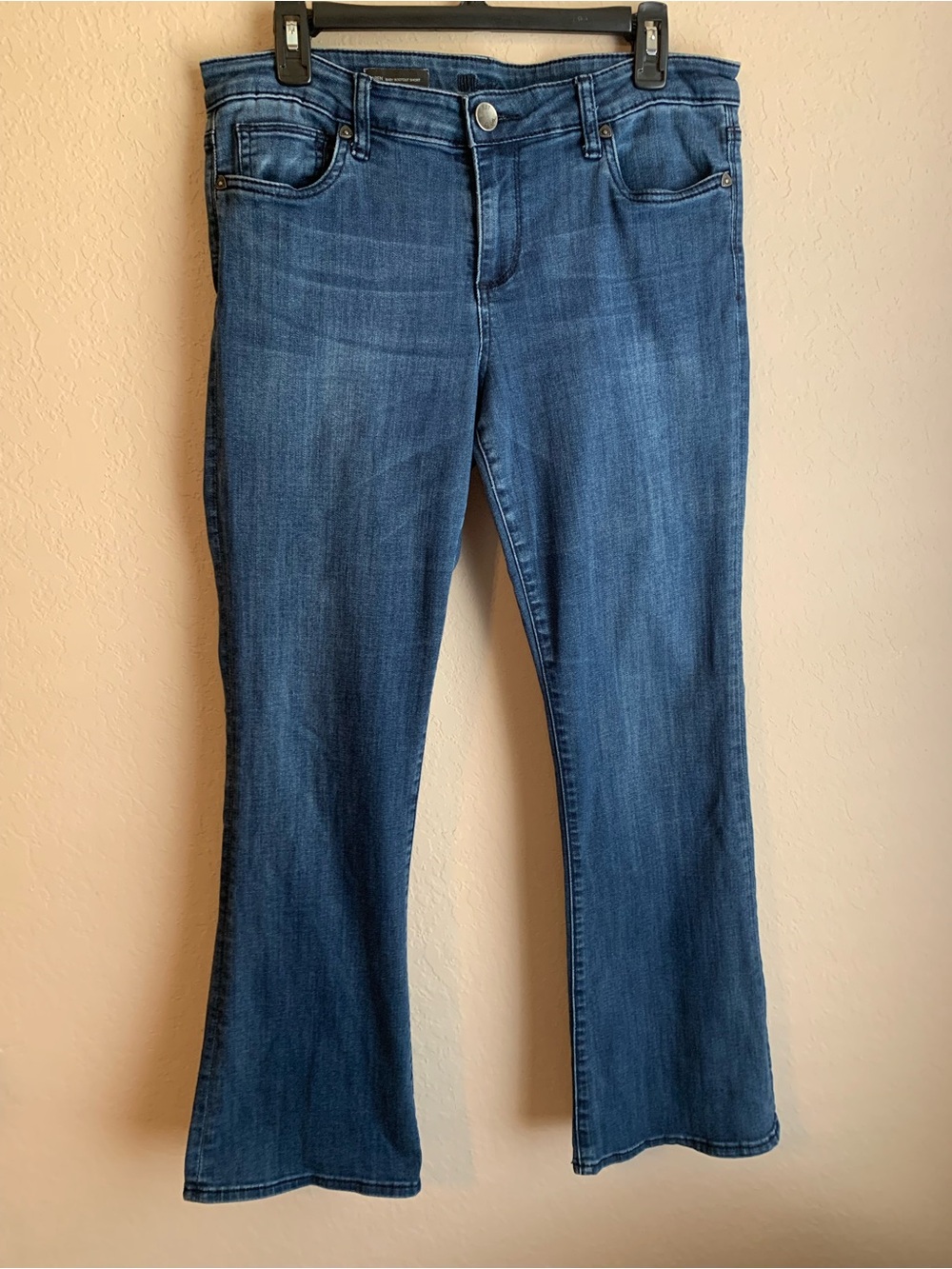Kut from the Kloth Medium Wash Jeans Karen Style Baby Bootcut Short Sz 12